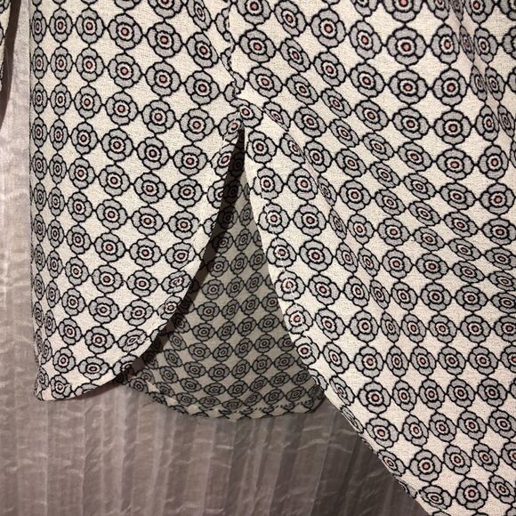 Max Studio S Medallion Print Long Sleeve Pullover 3 Button Front V-Neck Blouse - Picture 13 of 16